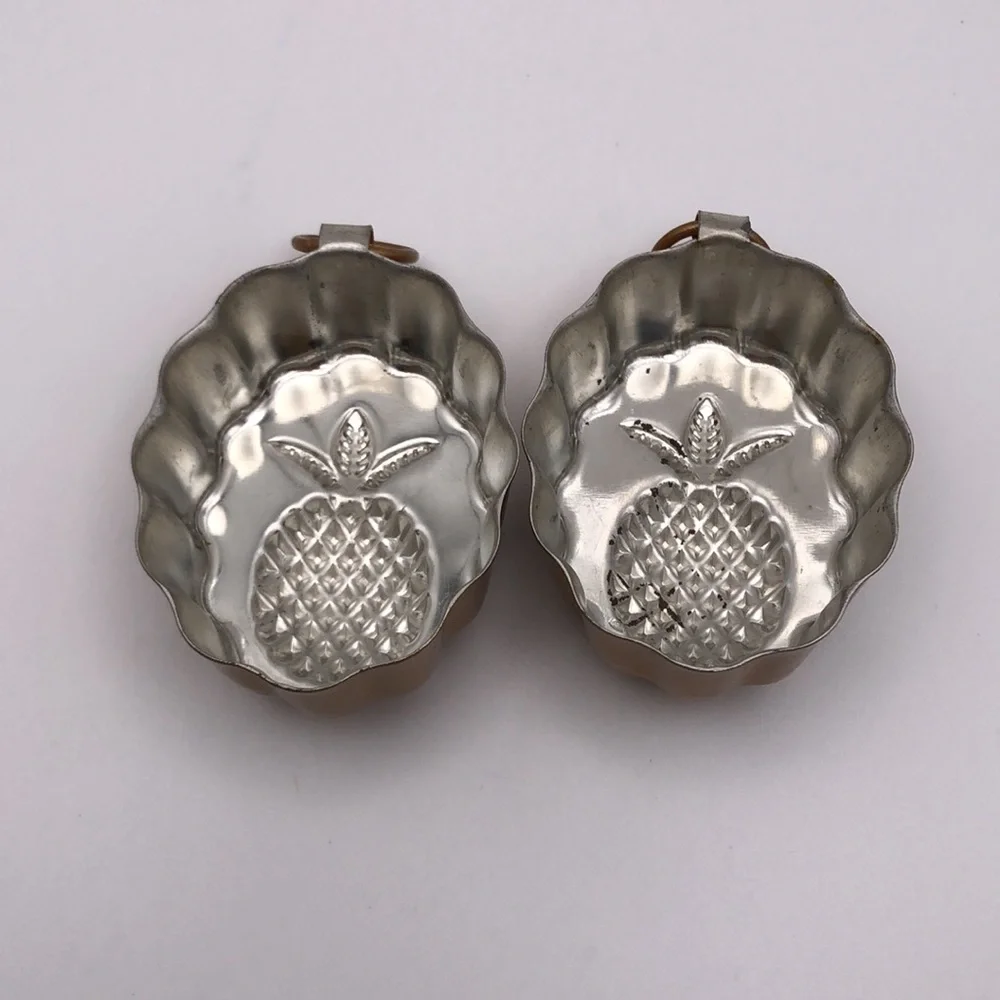 Williams Sonoma this scalloped